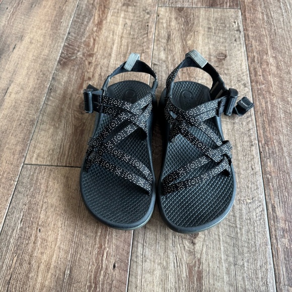Chaco black sporty waterproof sandals youth size 1 - Picture 1 of 9